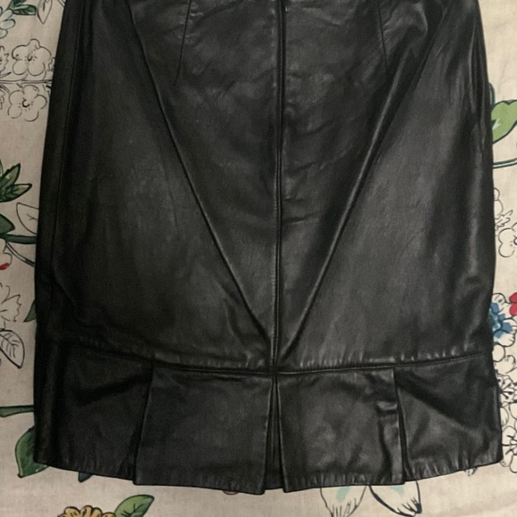Bebe 100% Leather Skirt (with lining) Size 8 Black - Picture 4 of 4